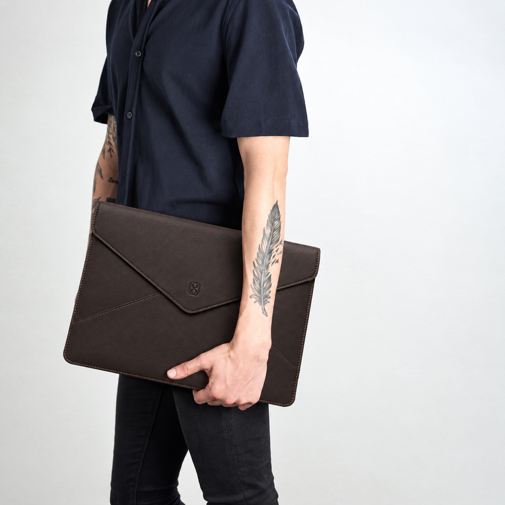 Lyra-en-cuir-marron-portee